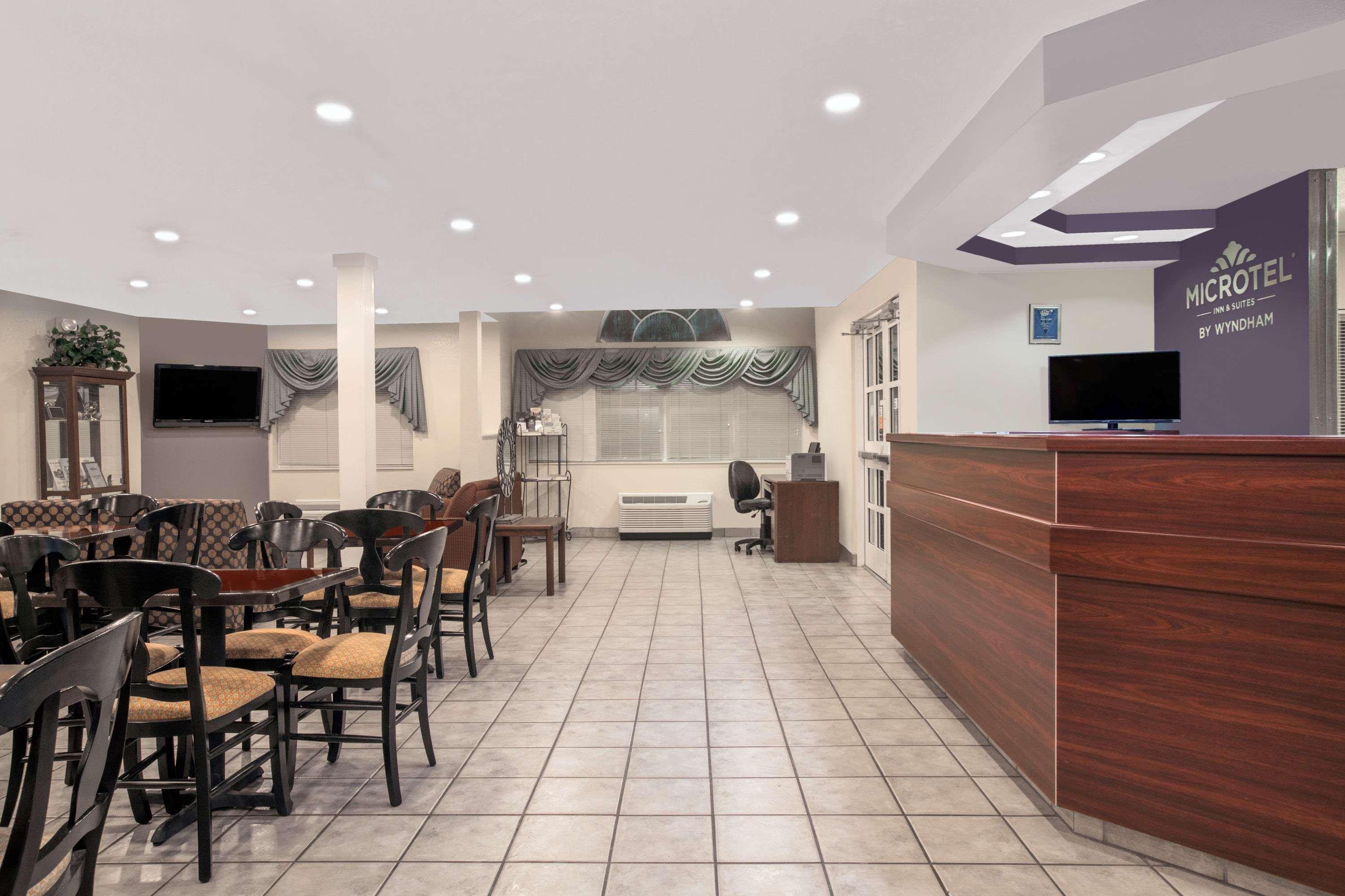 Microtel Inn & Suites - Meridian Esterno foto