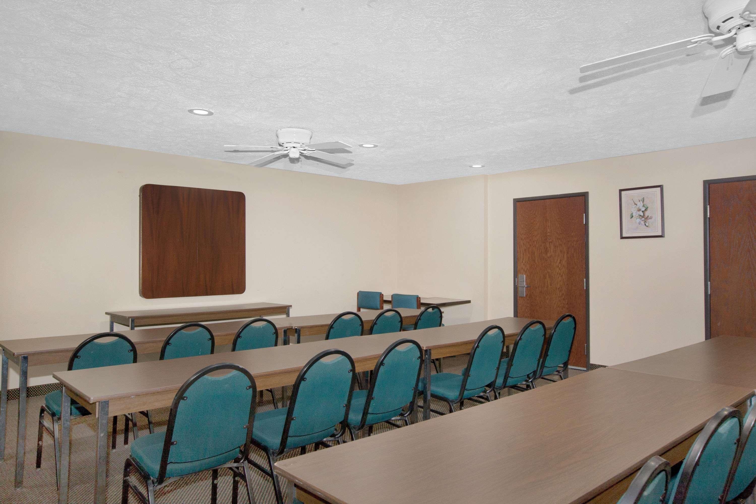 Microtel Inn & Suites - Meridian Esterno foto