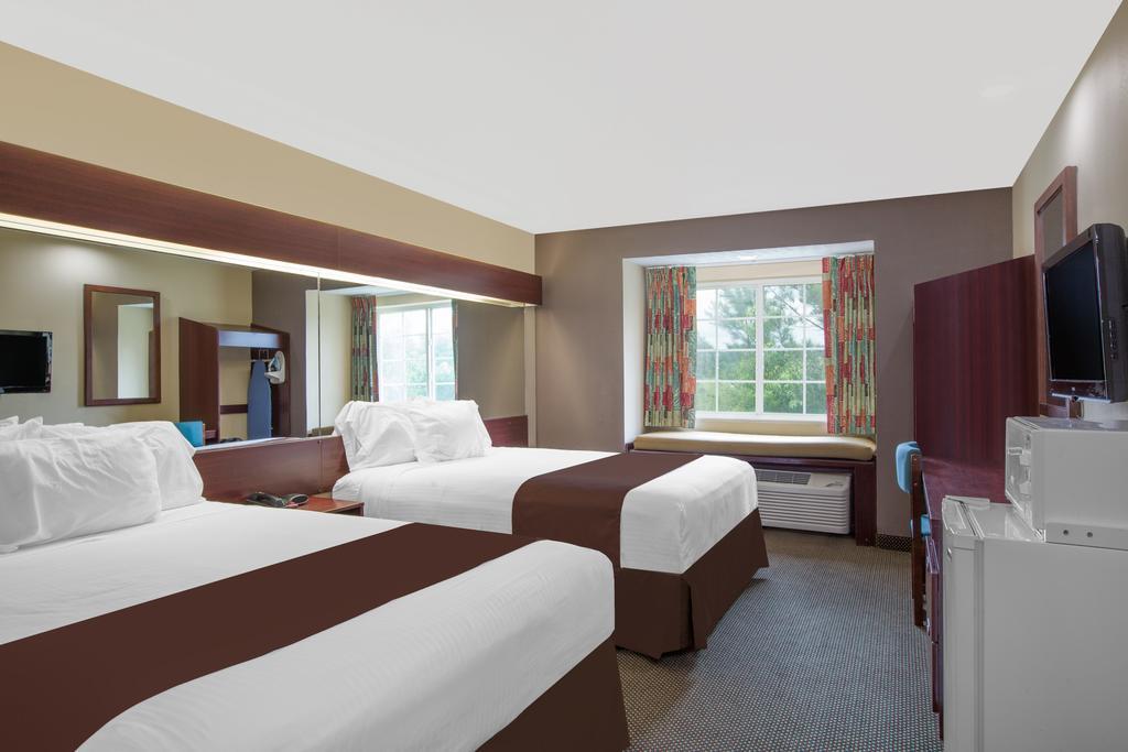 Microtel Inn & Suites - Meridian Esterno foto